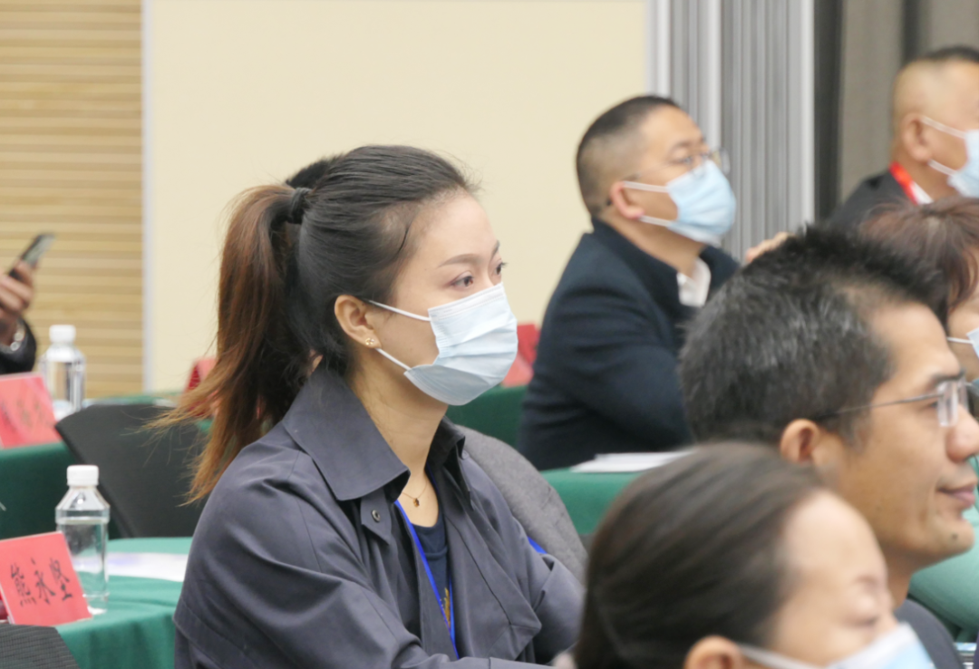 武汉市黄石商会常理会和党员大会隆重召开，楚德律所接受授牌(图2)
