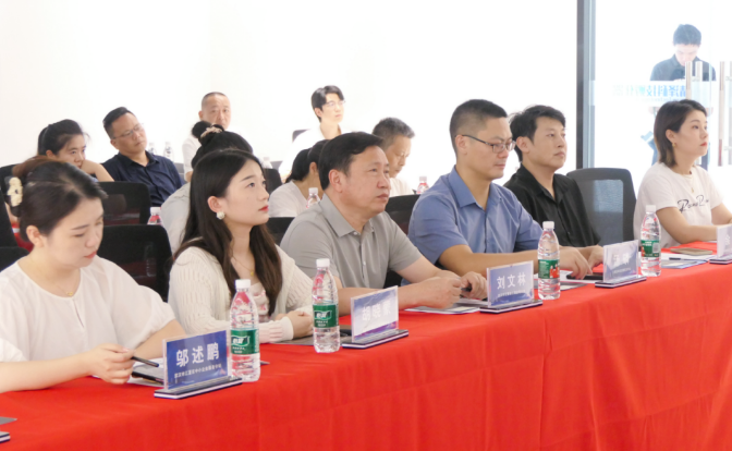 新《公司法》解读大讲堂:智汇汤逊湖,共绘创新活区法制新蓝图(图3) 1-240G9152000X8.png