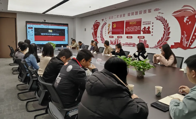 走进经开住更局和省工建天华建筑,深化国家宪法日法律讲座成功举办(图1) 1-241211102FQ53.png