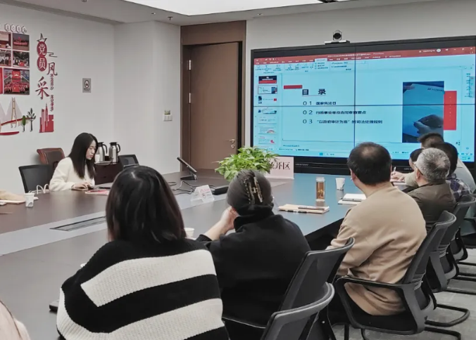 走进经开住更局和省工建天华建筑,深化国家宪法日法律讲座成功举办(图2) 1-241211102K4363.png