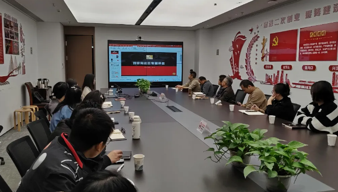 走进经开住更局和省工建天华建筑,深化国家宪法日法律讲座成功举办(图3) 1-241211102Q3424.png