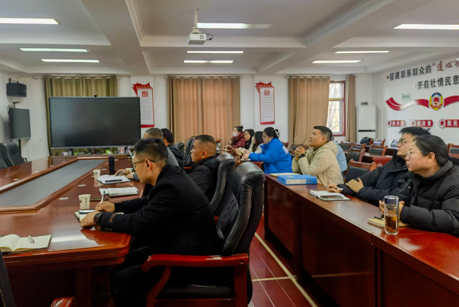 走进大冶市金牛镇政府 专题法律讲座筑牢合同风险“防火墙”(图3) 1-260313120S5217.png
